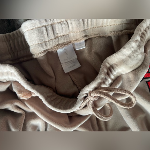 Betty Boop Velvet 2 Piece Set - Picture 2 of 3